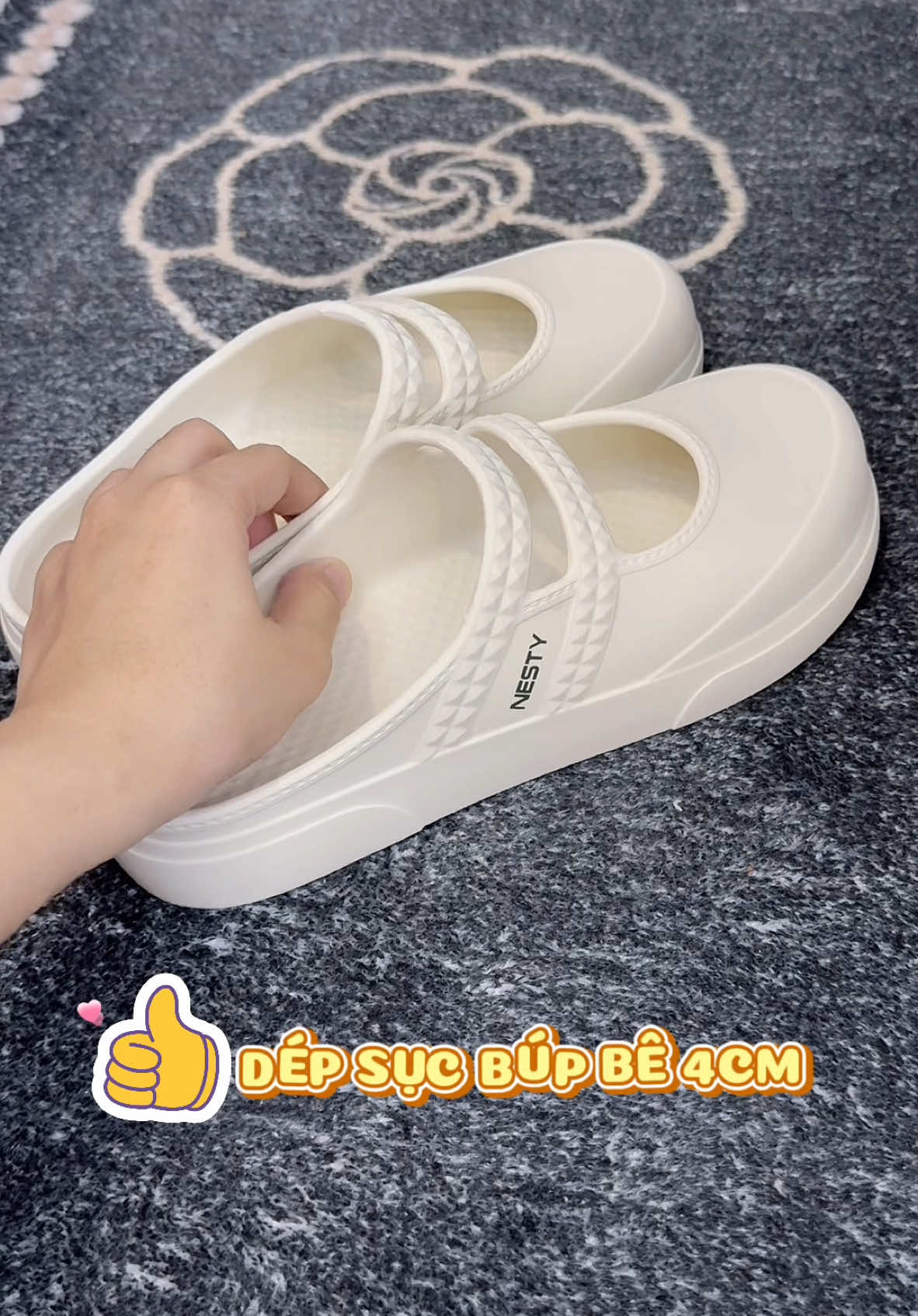 Mẫu dép sục búp bê này form mang lên nhìn gọn chân lắm nè #linhhriviu #nesty #depnesty #depchongtruot #depchongtruot #depnhuaeva #depnhuacaocap #depsucbupbe #depnu #depcaosu #dép #sale1212 
