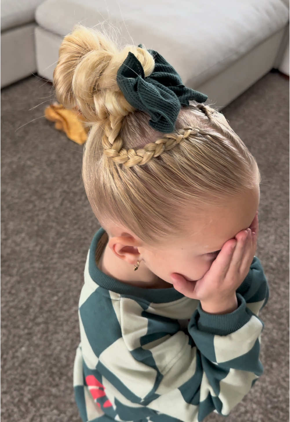 Day 10 ✨ what do we think?! This stayed allllll day.  @Salee Hair @UNITE Hair @Glow Beauty Hair @Mad Hair @MINIMALIST FOLK CO  #cutehair #girlhair #lacebraid #knotbun #christmastreestyle #12daysofchristmas #bowera #bows 