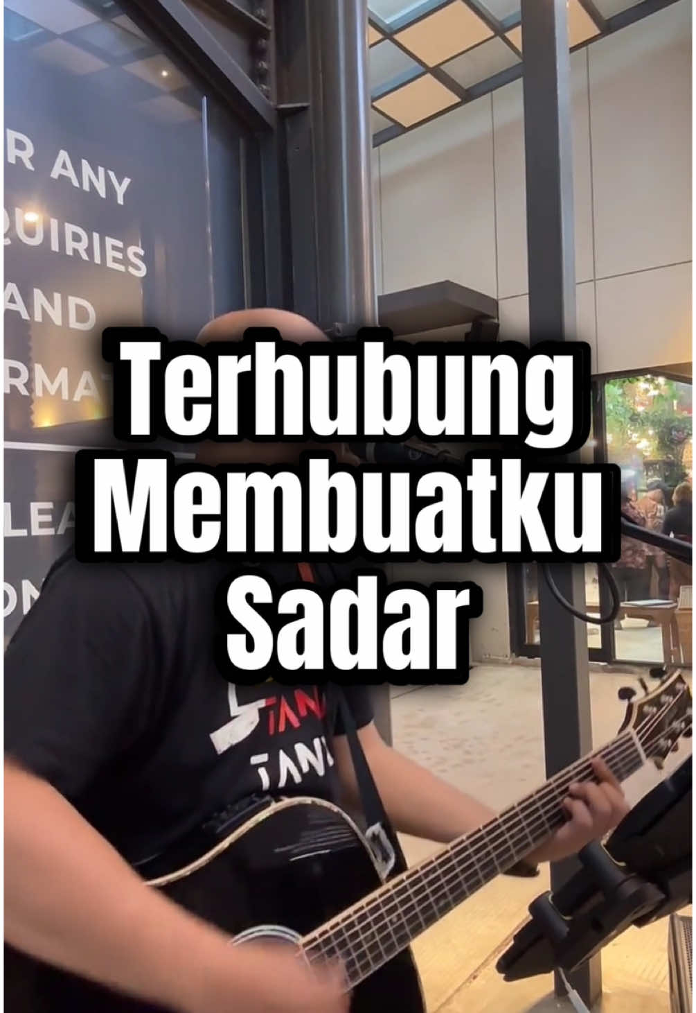 TERHUBUNG membuatku SADAR.. Ngamen pake @Odlair Guitar CAPELLA akustik.. RENYAAAAAHHH🥰🥰🥰 #oktamusicgallery #manusiareffrein #oktapengamen #pagiboetaband #mushuplagu #terhubung #sadar #fyp #fypage #fyppppppppppppppppppppppp 