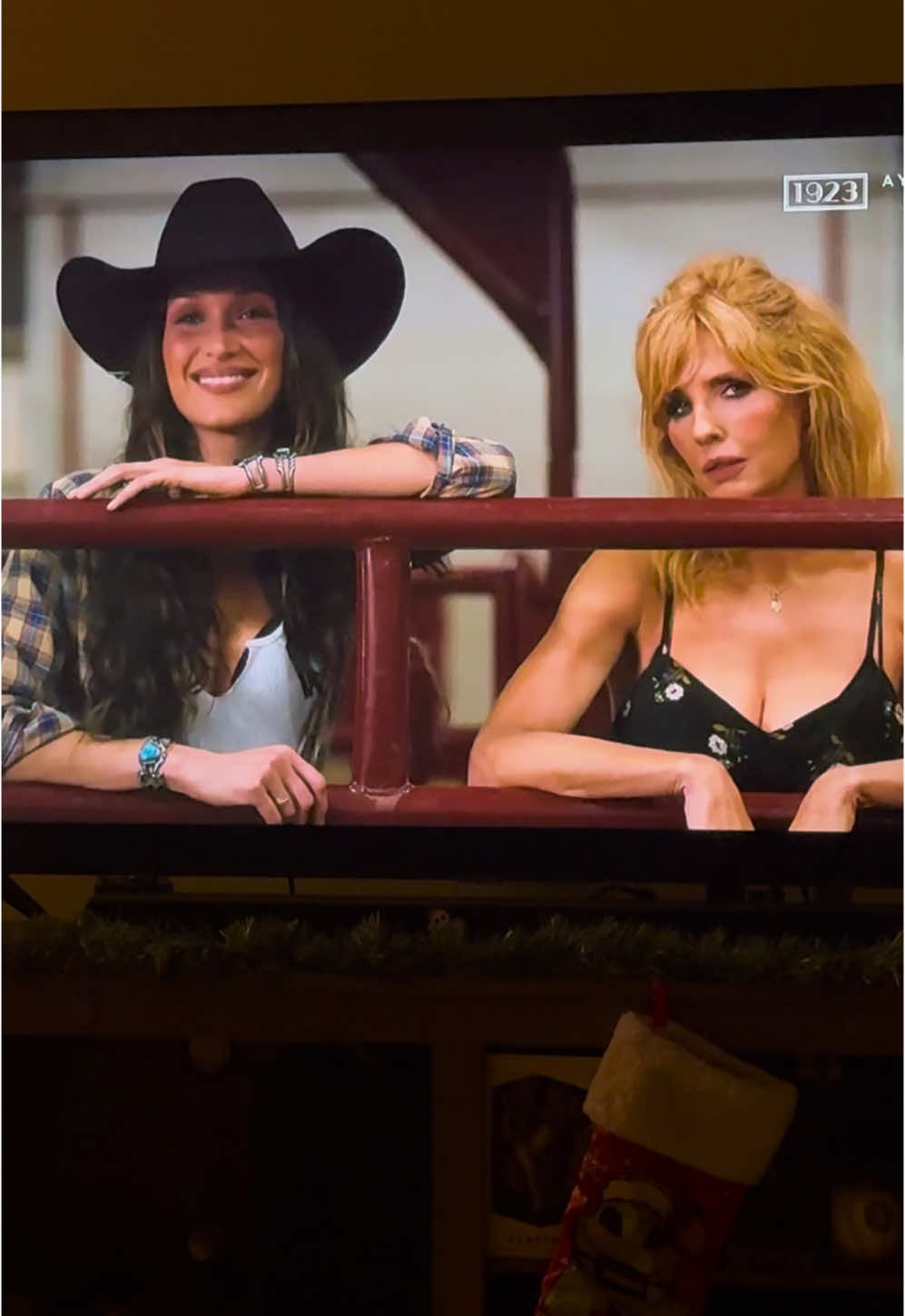 SPOILER 🚨 I cant believe Yellowstone Season Finale is next week and this last episode had me on chokehold lol 😜 Taylor (Travis)!!😈 And these gorgeous beautiful Women Bella Hadid (Sadie)& Kelly Reilly (Beth Dutton) 😍😍❤️❤️✨✨ we need more of this content!! #yellowstonetv #yellowstone #travis #taylorsheridan #bellahadid #sadie #kellyreilly #bethdutton #hotwomen #hotmen #beautiful #beautifulwomen #rip #kevincostner #yellowstonefans #viral #trend #fyp #foryoupage #foryourpage #foryoupageofficiall #para #paratii 