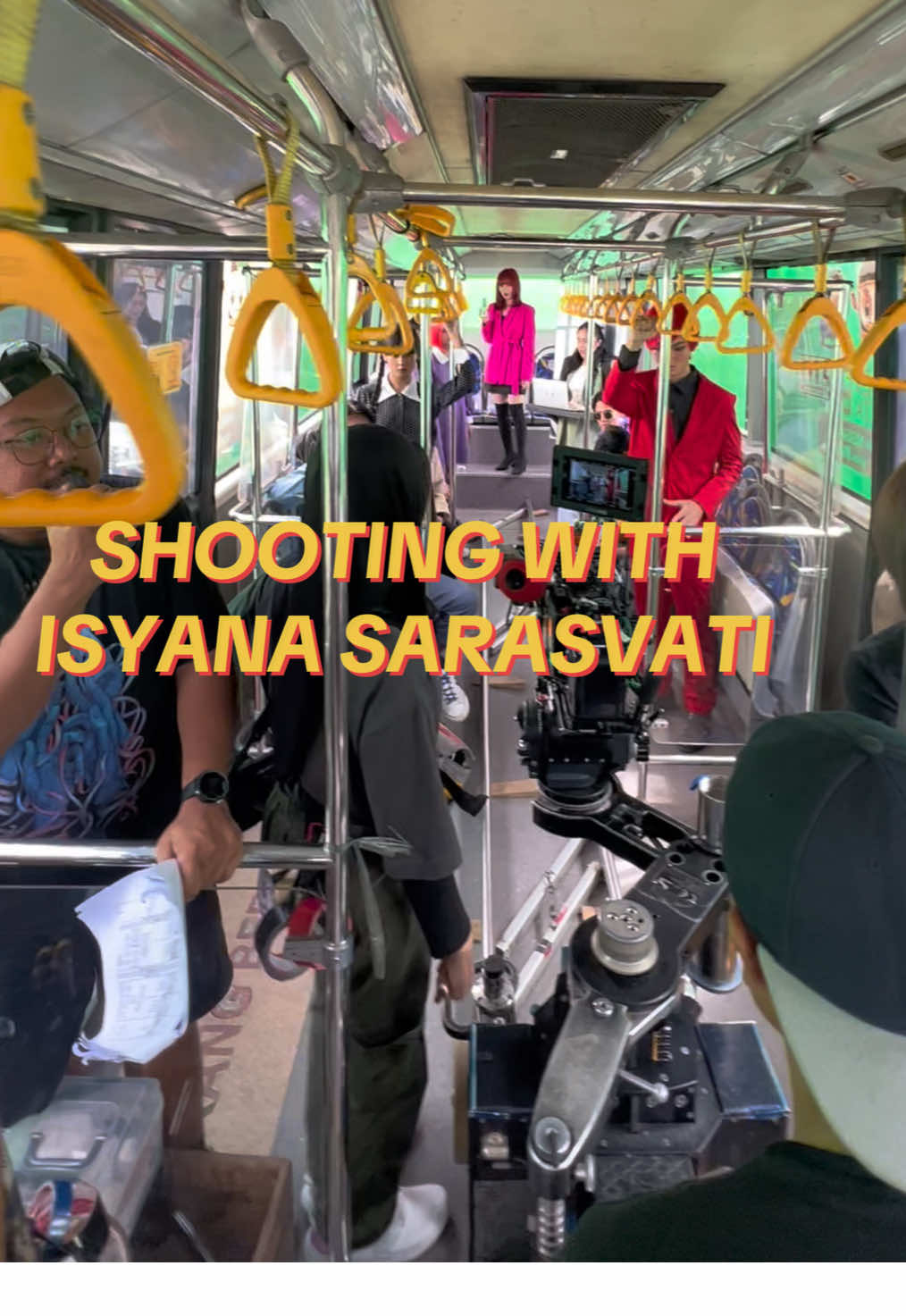 Shooting bareng #isyanasarasvati mau fullnya ga?  #filmmaking #dibaliklayar #behindthescenes #sutradara #filmmakerslife 