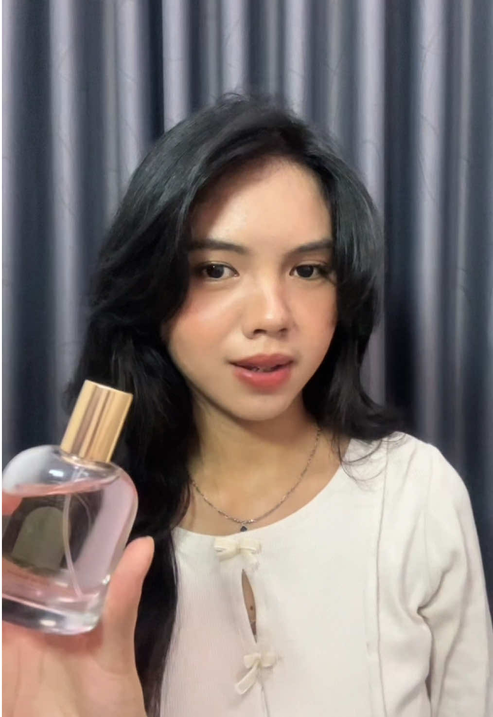 Parfum ini cocok banget buat cewe cewe feminim karna wanginya seger tapi soft banget💖 @Narsis Official  #narsisselene #narsisparfume 