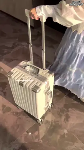 Aluminum Luggage With USB Port TSA Cup Holder suitcase#luggagebag #lugggage #fypシ゚viral #travel #suitcases #fyp #travelluggage #fashion #travelbag #suitcasetravels #tiktokphilippines🇵🇭🇵🇭🇵🇭🇵🇭🇵🇭 #travelredefined 