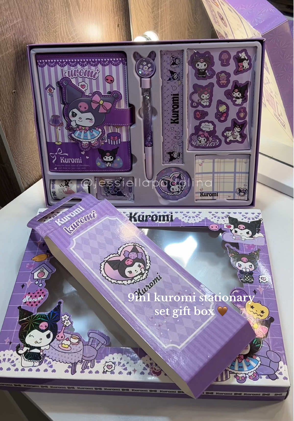 Another gift idea para sa mga bata na for sure magugustuhan nila! Sino ba namang hindi matutuwa sa ganitong stationary set? Napa cute nito tapos 300+ pesos lang! 💜 #budolbyjessie #minivlogbyjessie #giftideas #9in1stationaryset #kuromi #sanrio 