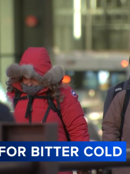 Wind chills were already in the teens Wednesday evening as commuters tried to make it home. The walk over the bridge to Union Station was a teeth-chattering, face-numbing, just-put-one-foot-in-front-of-the-other ordeal. #news #chicagonews #chicago #weather