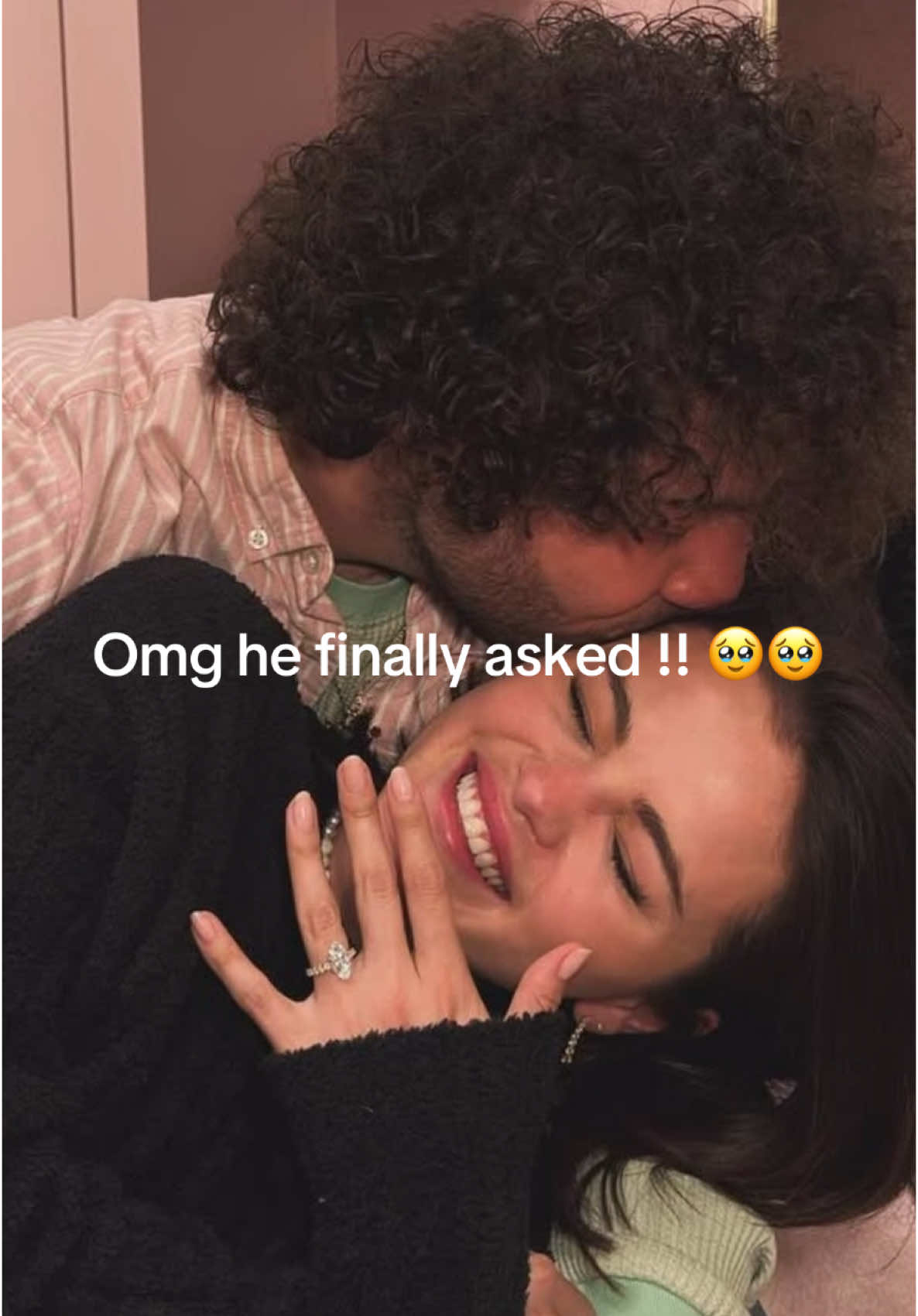 The way inscreamed and dont even know them in real life 😭🥹🥹🥹 #selenagomez #selenagomezengaged #shesaidyes #fypシ #fyp 