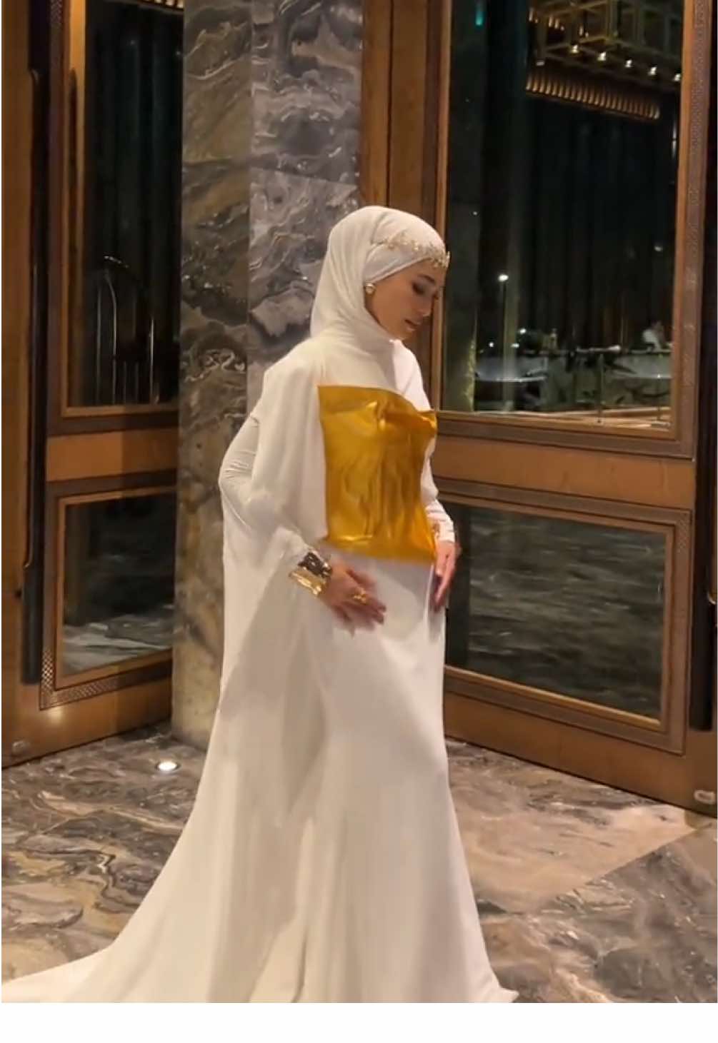 A hijabi Greek Goddess for last night 🫣✨