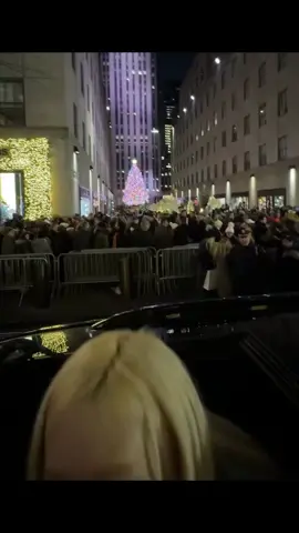 the cop yelled at Rosie😆😆 #rosé #rosie #parkchaeyoung #roses_are_rosie #viral #trending #trend #xuhuong #foryou #foryoupage #fyp 