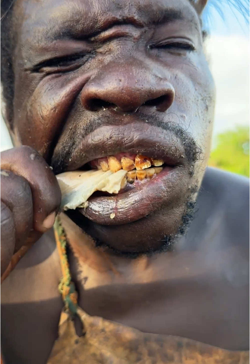 Hadzabe tribe man Don’t Joke with food 🥘 😋😄 See how he is busy cooking and eating his Lunch #hadzabetribe #foodtiktok #africastories #villagelife #usa🇺🇸 #FoodLover 