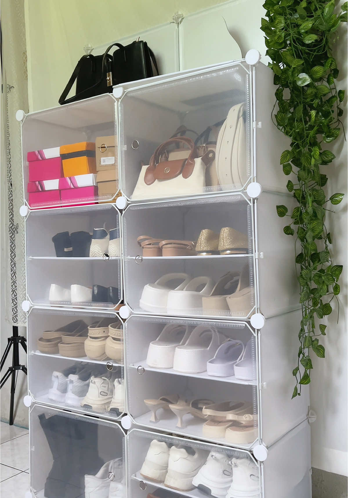 Your sign to buy this aesthetic and sturdy shoe rack ✨💫  #shoerack #shoerackorganizer #shoerackdesign #shoeorganizer #tiktokfinds #sulitfinds #fyp 