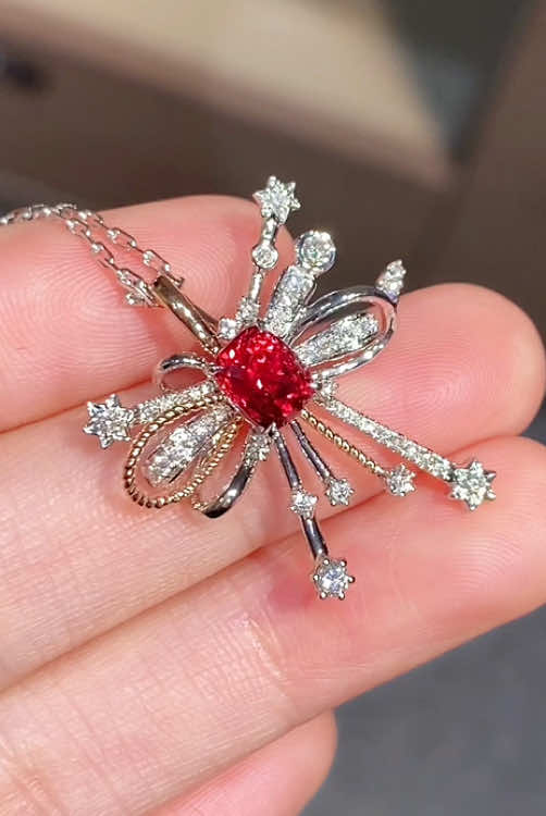 绽放的烟花戴身上是种什么体验！？ #jewelry #ring #ruby #gems #emerald #sapphire #aquamarine #pendant 