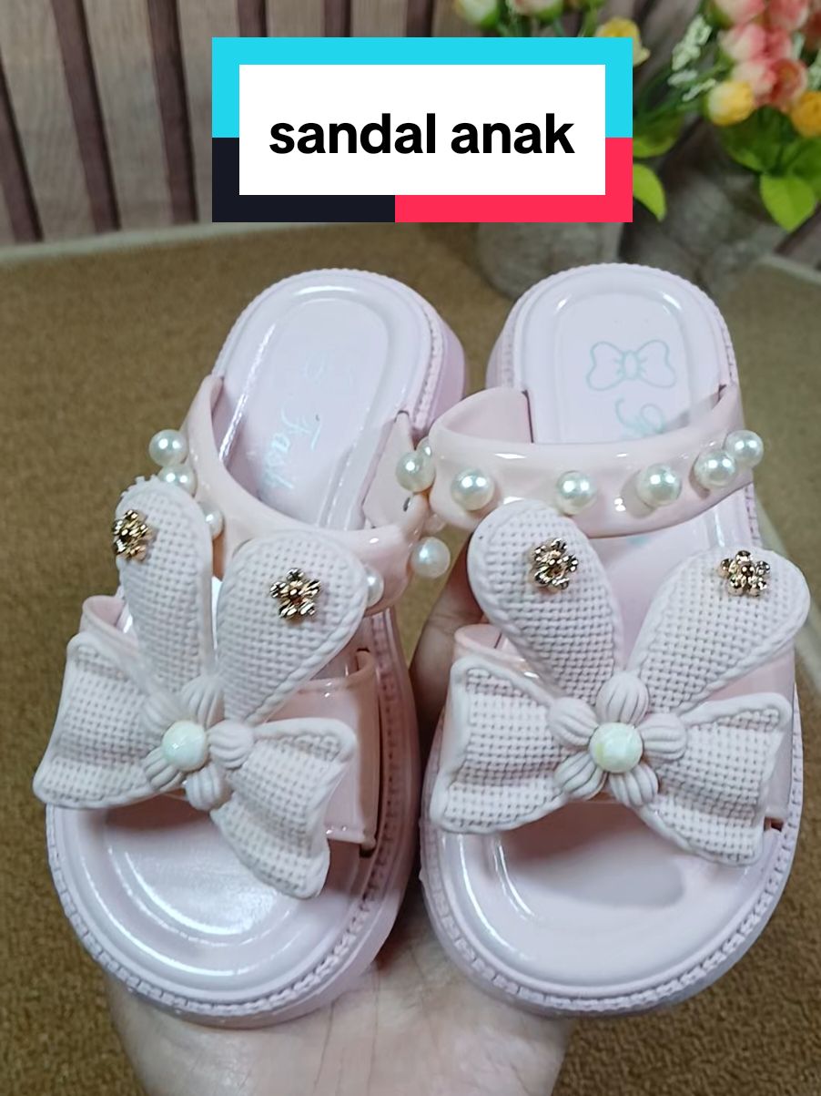 ada 3 pilihan warna gercep mumpung size dan ukurannya masih lengkap,rekomendasi sendal anak cantik #sandalanak #sandalanakperempuan #sandaljellypremium #megaguncang1212 #wibgajian 