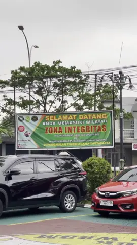 Sobat MA, Test SKB Non CAT CASN Mahkamah Agung RI Wilayah Yogyakarta dan Semarang dilaksanakan di Pengadilan Tinggi Agama Yogyakarta, tanggal 12-13 Desember 2024. Hari pertama Tes SKB ini diikuti oleh 552 peserta, sementara hari kedua 376 peserta. Walaupun cuaca disekitar PTA Yogyakarta hujan, namun tidak menyurutkan semangat para CASN untuk mengikuti tes wawancara dan kesamaptaan. Semoga para CASN MA ini mendapat hasil yang baik dan bisa bergabung dengan Keluarga Besar Mahkamah Agung RI ya! #casnmahkamahagungri  #mahkamahagungri 
