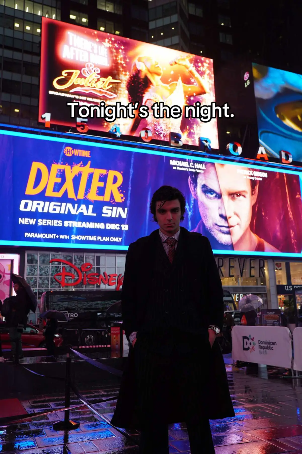 After 24 with no sleep between work and traveling  I finally arrived in New York for the screening of Dexter Original Sin that takes place today December 12 a day before the official release, in so happy and excited, yestarday on december 11 there was a premiere that was only for the main actors and producers and I almost got there in time and I could’ve met Michael. C Hall but well I just hope I get to meet him and l let him know how much of a inspiration his character has been to me as a person who wants to be an actor, Dexter as a character and as a story is definitely something else. (Fun facts is that I met Patrick Gibson who portrays young Dexter back in Miami when we were shooting Original sin where i have a very very small role) @Dexter on Showtime 