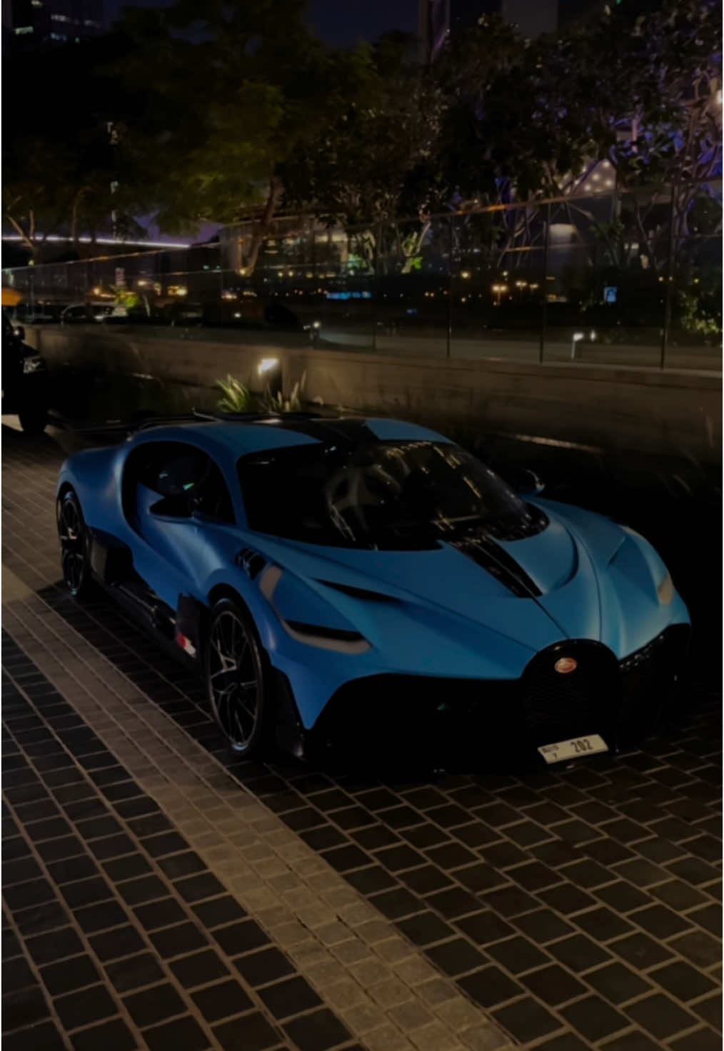 Bugatti Divo 🤯 #fyp #carsoftiktok #bugatti #carspotting #divo #viral #capcut 