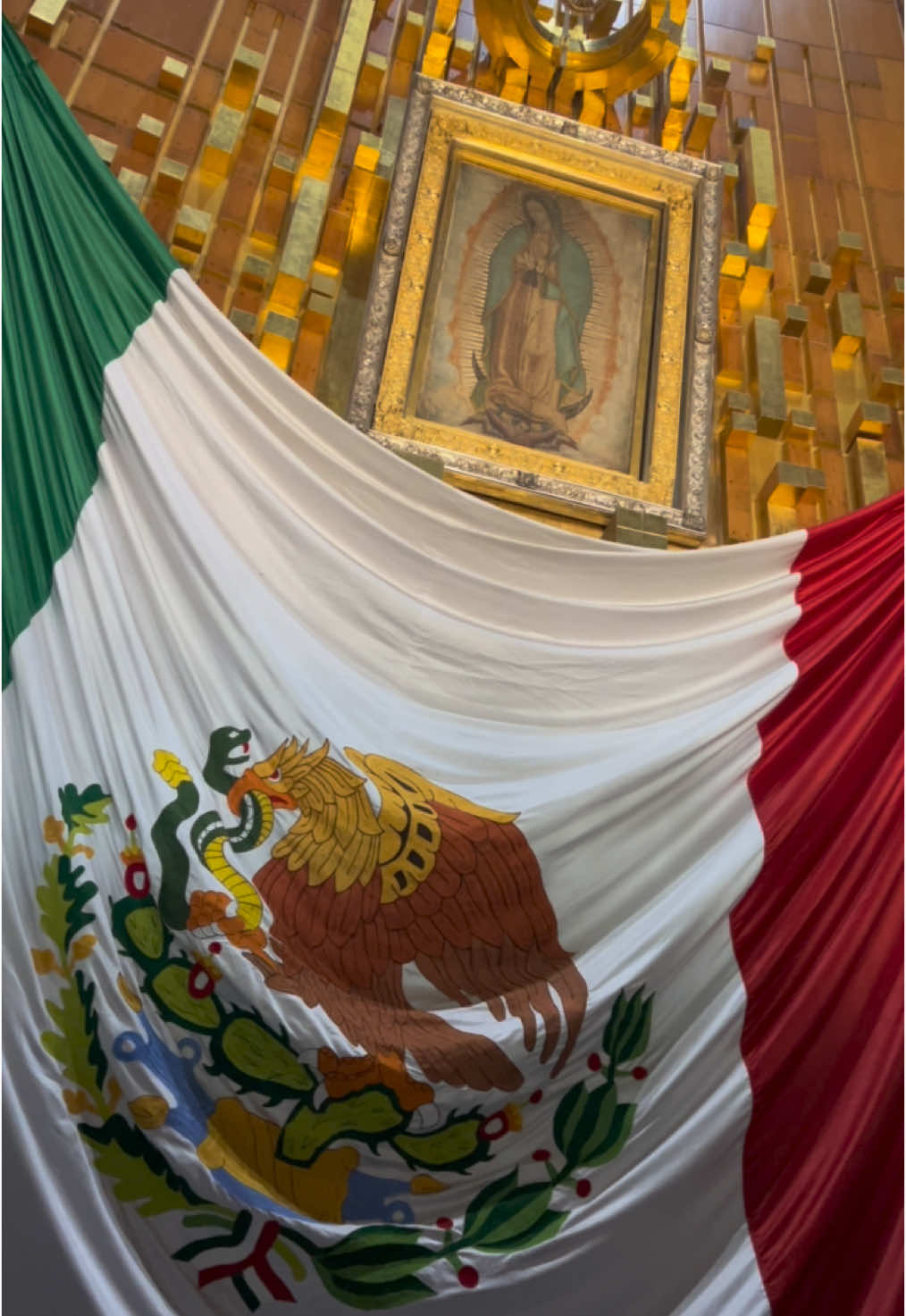 Imagen de la virgen de Guadalupe, CDMX. 🇲🇽 #virgendeguadalupe #basilicadeguadalupe #Mexico #12dediciembre 