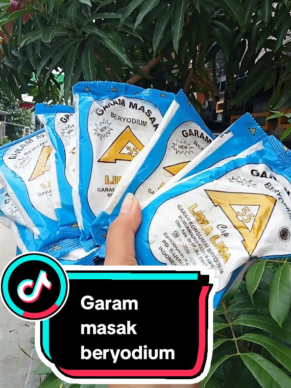 garam masak beryodium cap 55, garam ini diproses dengan teknologi modern, berkualitas dan terhindar dari bahan kimia yang dapat mengganggu kesehatan tubuh #garamcaplimalima #garammasak #garamberyodium 