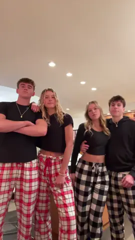 2 couples #fyp #makethisblowup #rp #viral #foryoupage #rpaccount #rpmodels #actives
