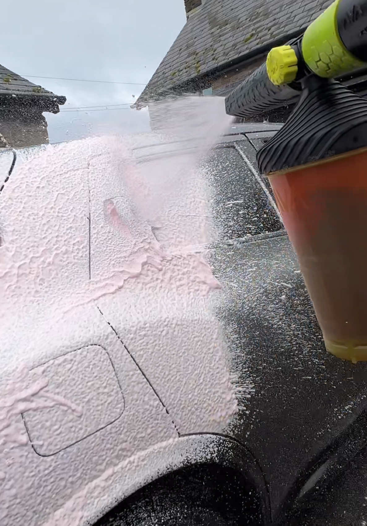 Satisfying snow foam clean 😍 #detailing #satisfyingvideo #asmr #cleaning #cars #auto #nissan #foryou #fyp #pressurewasher #snowfoam #detailtok #CleanTok #foamy #valeting #qashqai 