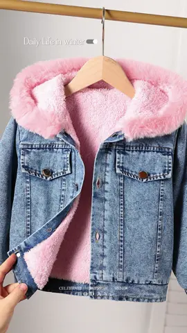 This denim suit has a very fuzzy pink hat,which is very suitable for children,and it will be very warm and beautiful when you go out in winter!!!#fashion #girl #cute #newyear #girlsclothing #clothes #jacket #coat #girlscoat 