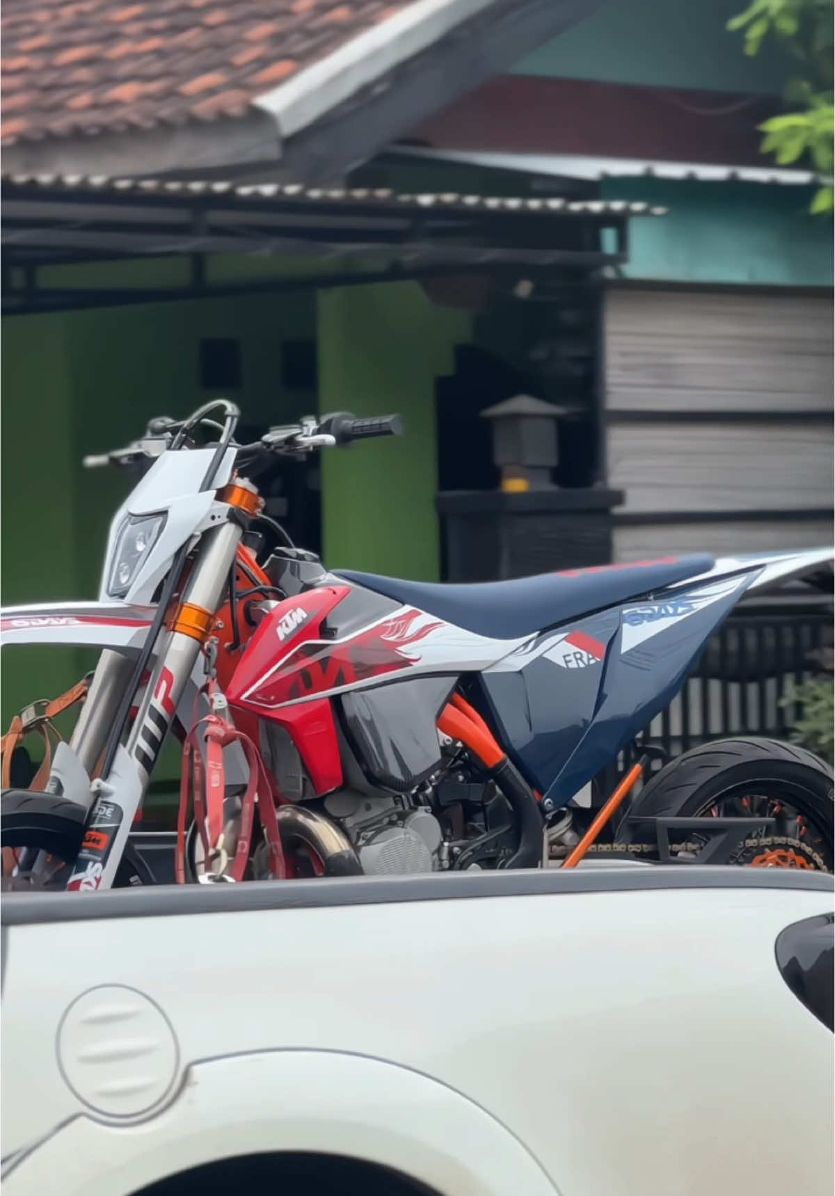 Ktm memang mempesona tapi Yz lebih menggoda, P Kopdar @ItingsMeledax  #yz125 #supermoto 