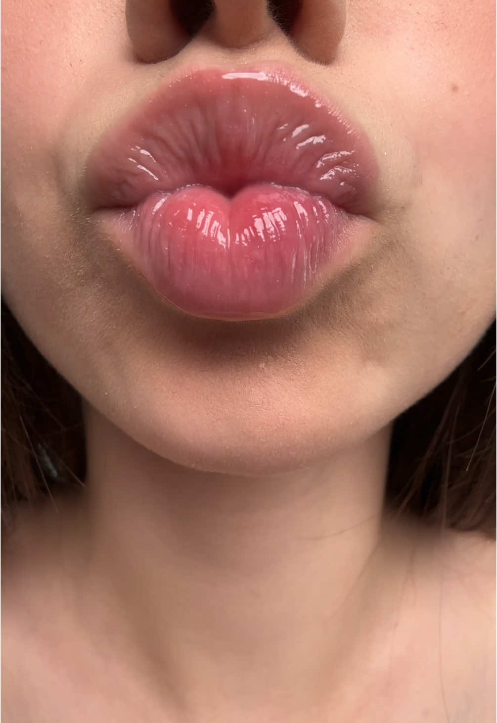 #asmr #lips #lipgloss #kisses #asmr #asmrgirl 