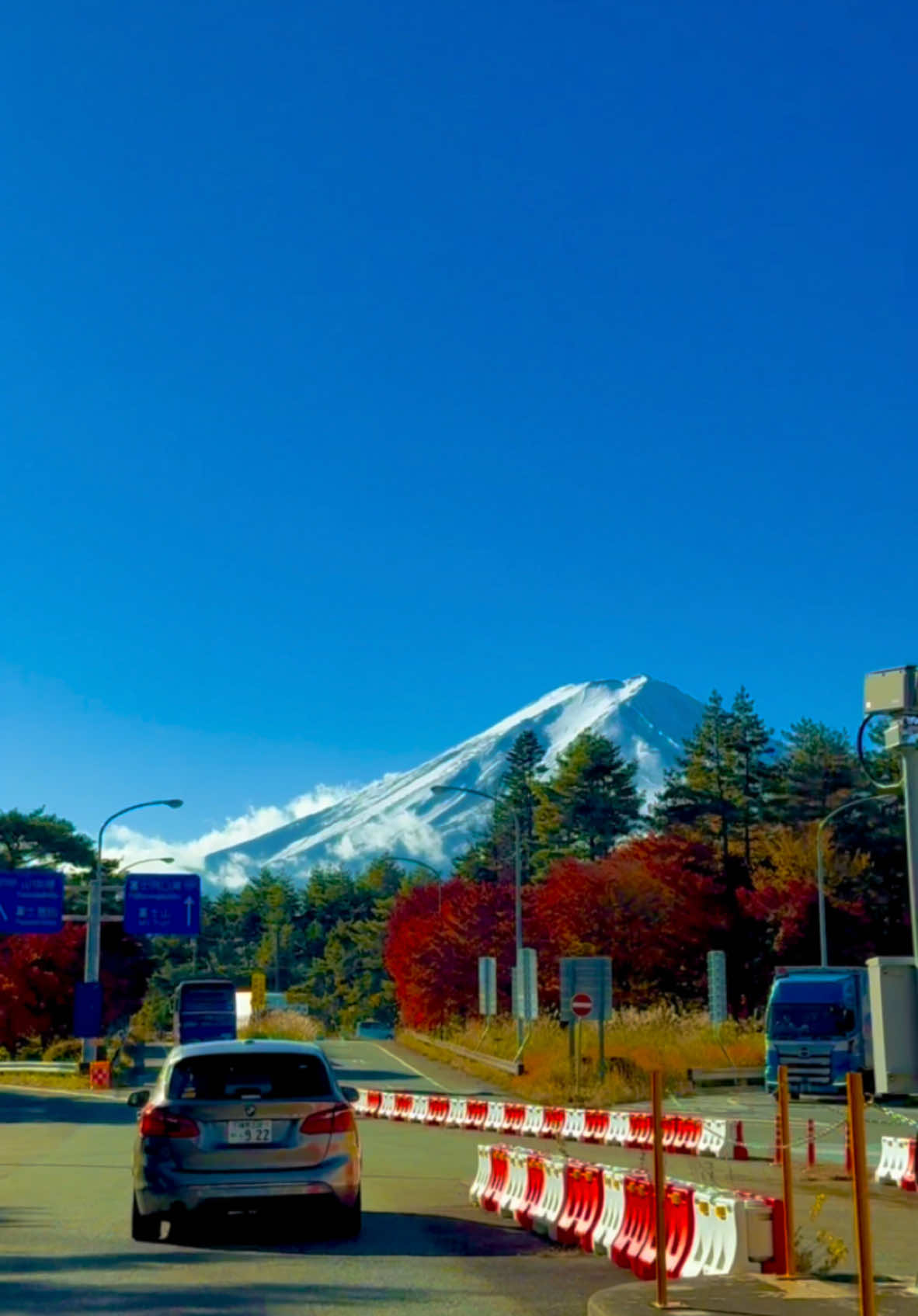 #河口湖 #kawaguchiko #fujisan #富士山 #daytrip #roadtrip #japan #ドライブ #秋 #autumnvibes #autumnaesthetic #trending #viralvideo #aesthetic #mtfuji #trending #road 