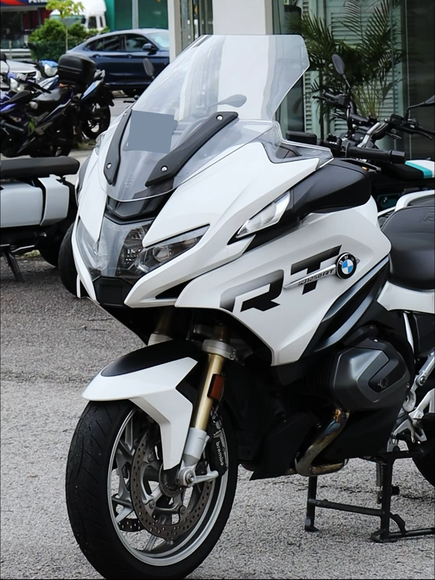End the year in style with the BMW R 1250 RT in Alpine White. Celebrate your hard work this Christmas with a touch of elegance. Book now cause limited stock available, so don’t miss out on this exclusive deals! WhatsApp Us for more information 012-455 2036 Monday - Saturday 9.00 AM - 6.00 PM (MST) #ChearMotorrad #BMWMotorrad #BMWMotorradMalaysia #MakeLifeARide #R1250RT