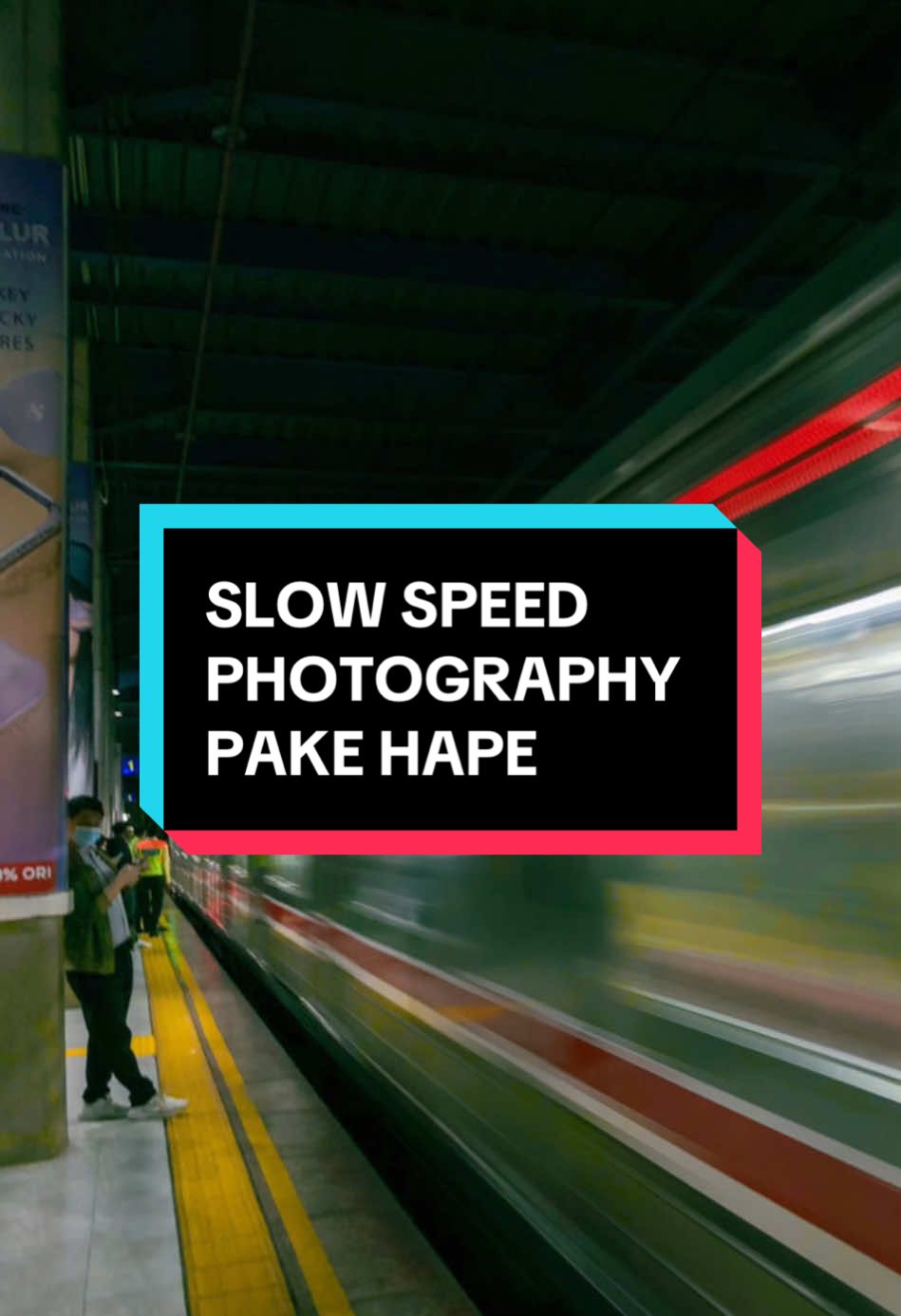 Slow speed photography pake hape aja #streetphotography #commuterline #photographer 