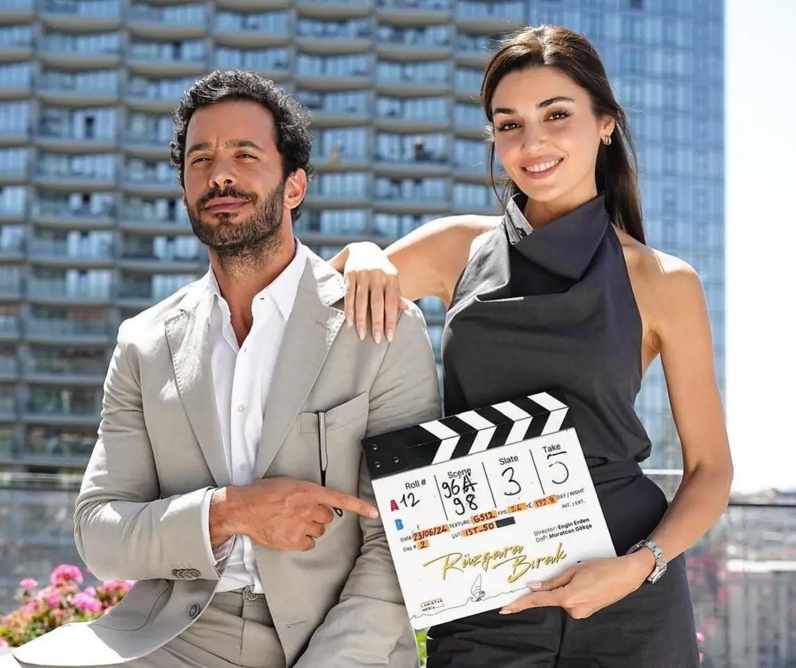 حلمنا تحقق 😭❤️😭❤️😭❤️ #هاندا_ارتشيل #handeercel #انت_اطرق_بابي #sençalkapımı #باريش_اردوتش #barisarduc #حب_للايجار #kiralikask 