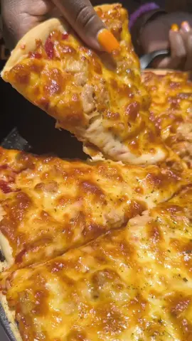 #homademadechickenpizza  #withaggiedebaker #fortheloveofbaking #freshlybaked #fypシ゚ #creatorsearchinsights #teacher #mentorship #foodcontentcreatorlife #botswanatiktok🇧🇼🇧🇼 #tiktokzambia🇿🇲🇿🇲🇿🇲 