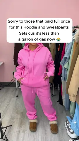 #tracksuit #hoodie #sweatpants #tiktokmademebuyit #hooded #winteroutfit #winterfashion #2pieceset #twopieceset 