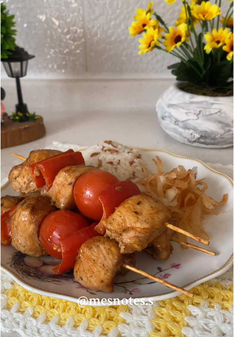 Шашлычки в духовке🍢Türkçe⤵️ •Нам понадобится: Куриная грудка- 400 гр Помидоры черри- 6 шт Перец- 2 шт Майонез- 3 ст л Соевый соус- 1 ст л Чеснок- 2 зубчика Соль, специи по вкусу  •Gerekli malzemeler: Tavuk göğsü - 400 gr Kiraz domates - 6 adet Biber - 2 adet Mayonez - 3 yemek kaşığı Soya sosu - 1 yemek kaşığı Sarımsak – 2 diş Tuz, baharatlar #шашлычки #ужин #вкусноибыстро #домашниерецепты #рекомендации #2024 #kolaytarifler #recommendations