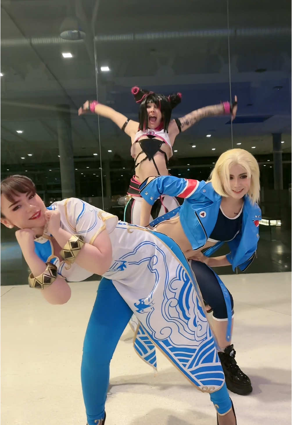 Mio mao  . Juri: @/nyukix  Chun li : @mimo.nin . . . . . . . . . . . #streetfighter #StreetFighter6 #streetfightercosplay #cammy #cammycosplay #juri #juricosplay #chunli #chunlicosplay #cosplay 