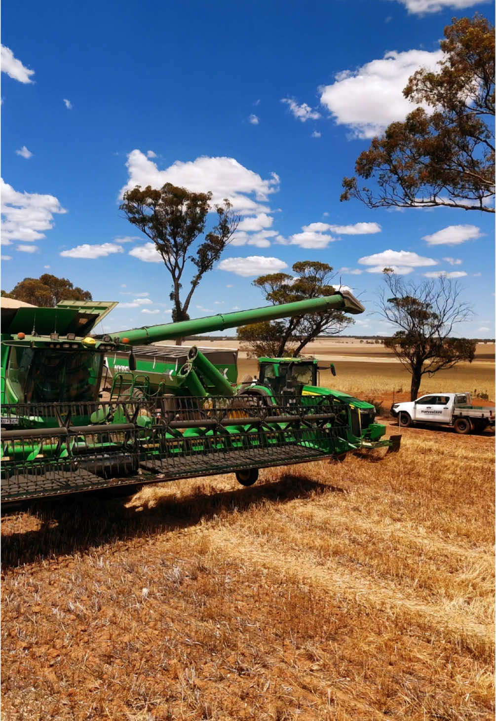 Lunchbox reviews anyone? #dustndiesel #broadacrebros #tratters #worldwideag #godscountry #johndeere @Timmy B 