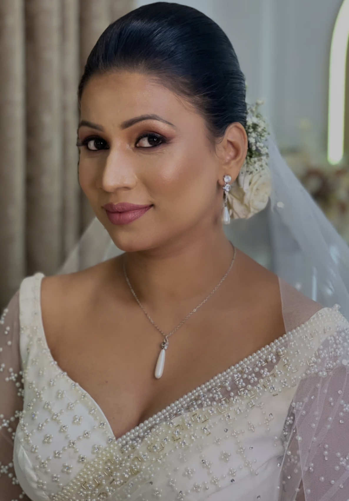 Step into your dream bridal look with The Beauty Bar by Nimmi! 💍✨ From timeless elegance to modern glam, we specialize in creating the perfect bridal dressing for your big day. 💄👰 📍 Location: Galle Road, Ratmalana 📞 Call us now: 0777927390 Book your appointment today and let us make your bridal dreams come true! 💐💖 #BridalDressing #TheBeautyBarByNimmi #Ratmalana #BridalMakeover #BridalElegance #WeddingGlow #BridalBeauty #WeddingPrep #BrideToBe #SriLankaBrides #fyp #fypシ゚ #trnding 