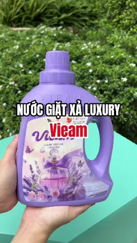 Nước giặt xả Viem này cực thơm. Giặt sạch, thơm rồi mẫu mã sang xịn. Giá 2 chai 2L to đùng mà có hơn 100 cành 😋 #nuocgiatxa #nuocgiat #nuocgiatlavender #vieam #nuocgiatvieam #namoinam 