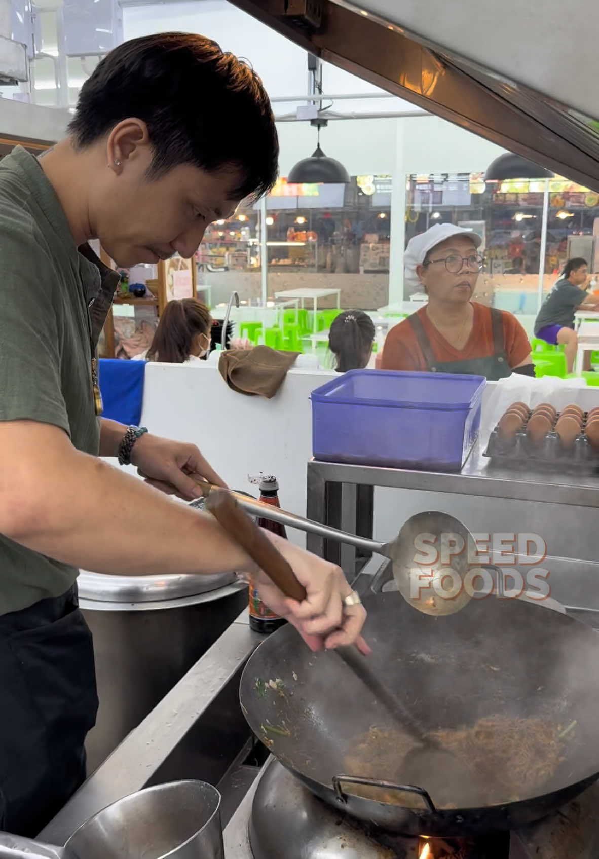 Famous dish Pad see ew in Thailand - ตามหา5ปีกว่าจะเจอ! ร้านคนต่อคิว ผัดซีอิ๊วเส้นหมี่ 📍ร้านราดหน้าสายไหม ตลาดมารวย ฟู๊ดคอร์สห้องแอร์ คลองสามวา กรุงเทพฯ 