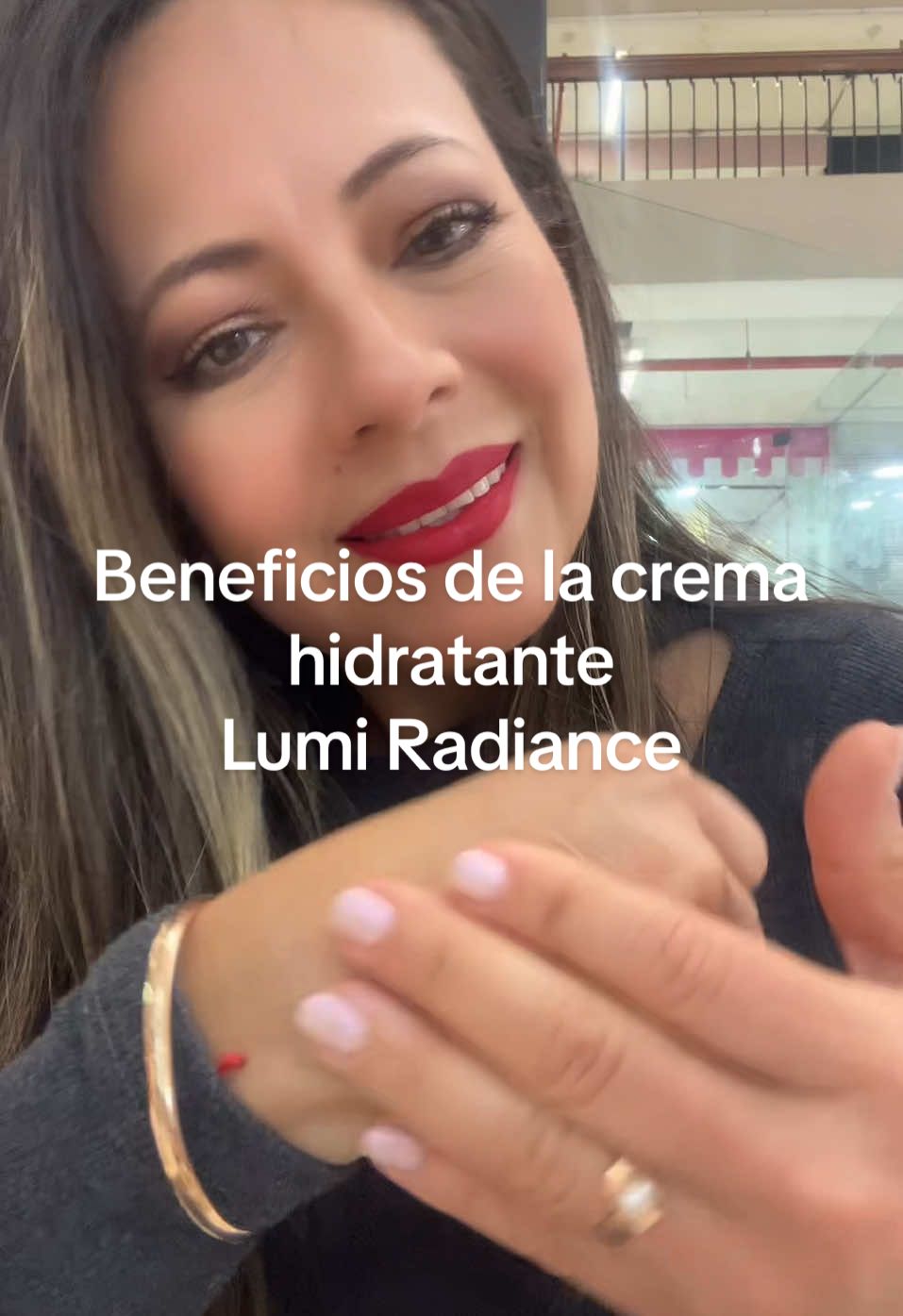 🌟 ¡Dile adiós a las manchas y hola a una piel radiante! 🌸 La crema Lumi Radiance de Farmasi es tu mejor aliada para: ✨ Unificar el tono de tu piel. 💧 Hidratar profundamente con un efecto luminoso. 🌸 Reducir manchas oscuras y marcas de acné. 🌿 Producto vegano y libre de químicos dañinos. Es ideal para cualquier tipo de piel que busca un aspecto saludable, uniforme y lleno de luz. 💬 Escríbeme y lleva hoy tu crema Lumi Radiance a casa. ¡Transforma tu piel desde el primer uso! 📦 Envíos a todo el Perú. #LuminosidadNatural #CuidaTuPiel #FarmasiLovers 💕✨