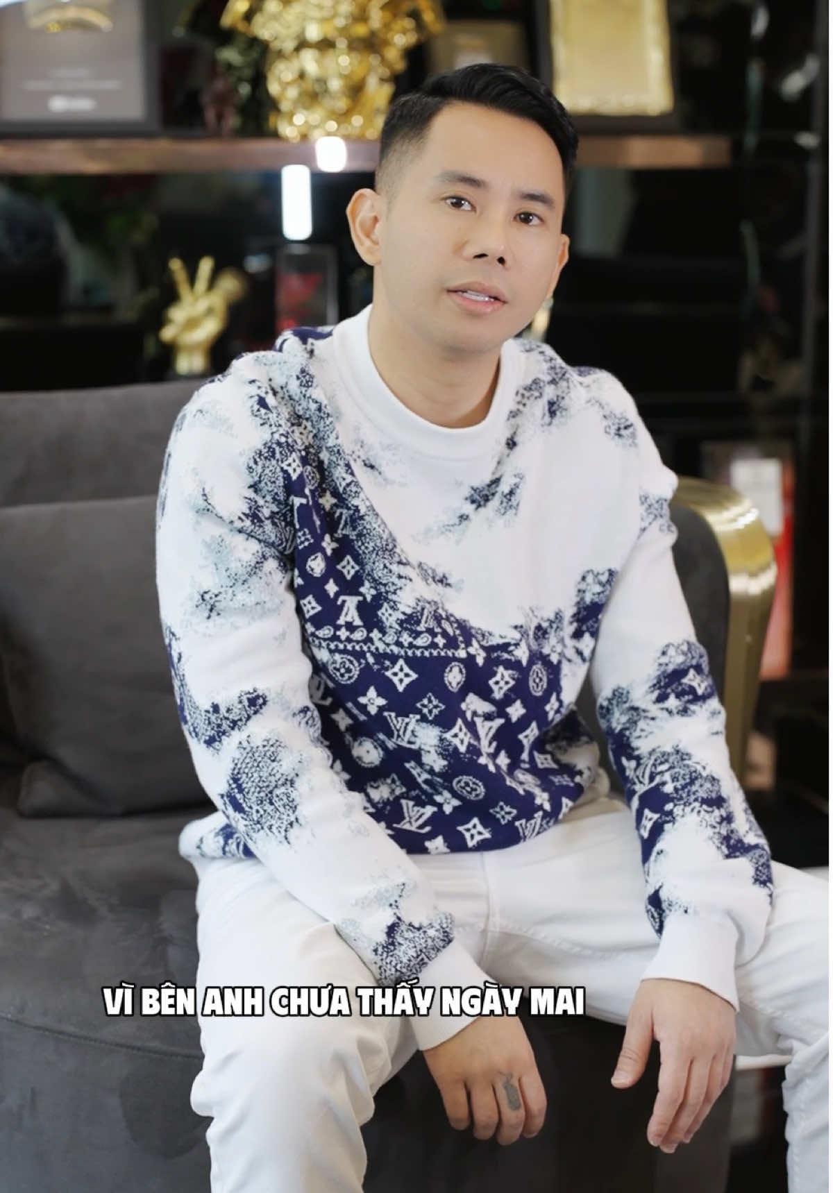 Em tìm kiếm tương lai, vì bên anh chưa thấy ngày mai... #lebaobinh #lebaobinhstore #tbaobinhktv #chapnhandi 