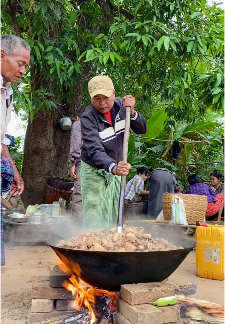 ကျေးလက်ဓလေ့ မဂ်လာဆောင်က ဝက်သားအိုးကြီးချက် #foodtiktok #food #Recipe #pork #porkcurry #curry #ဝက်သားအိုးကြီးချက် #ဝက်သား #ဟင်းချက်နည်း 