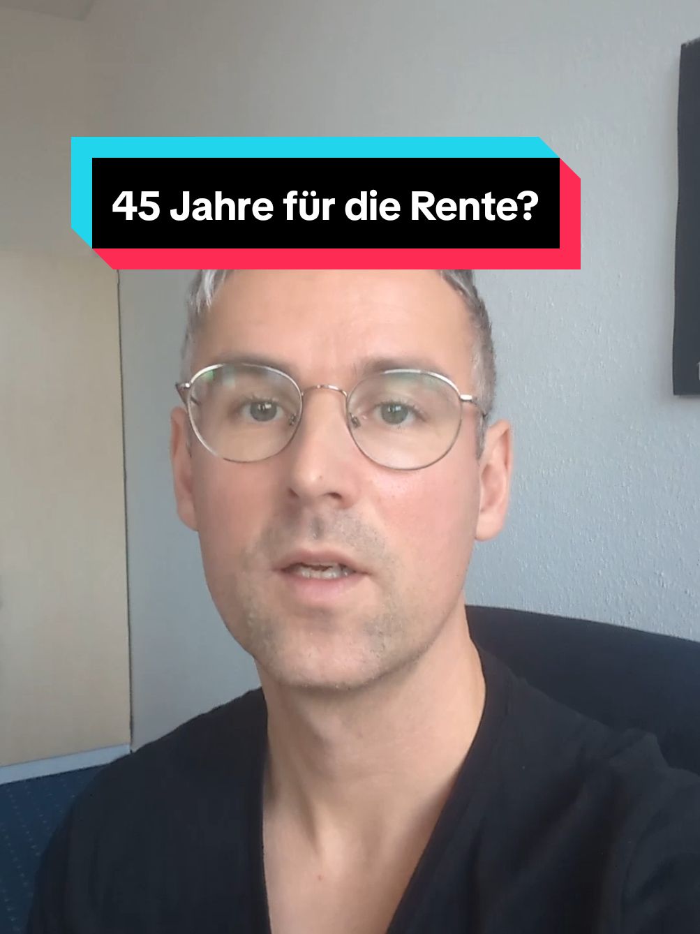 Nur über die Altersrente für besonders langjährig Versicherte kommst Du ohne Abschlag in die vorgezogene Altersrente. Und zwar maximal zwei Jahre früher. Es sei denn, Du hast eine amtlich festgestellte Schwerbehinderung - auch dann ist es mit einer anderen Renten-Variante möglich. In diesem Video erfährst Du, wie Du auf die erforderliche Wartezeit von 45 Versicherungsjahren kommst. #rente 