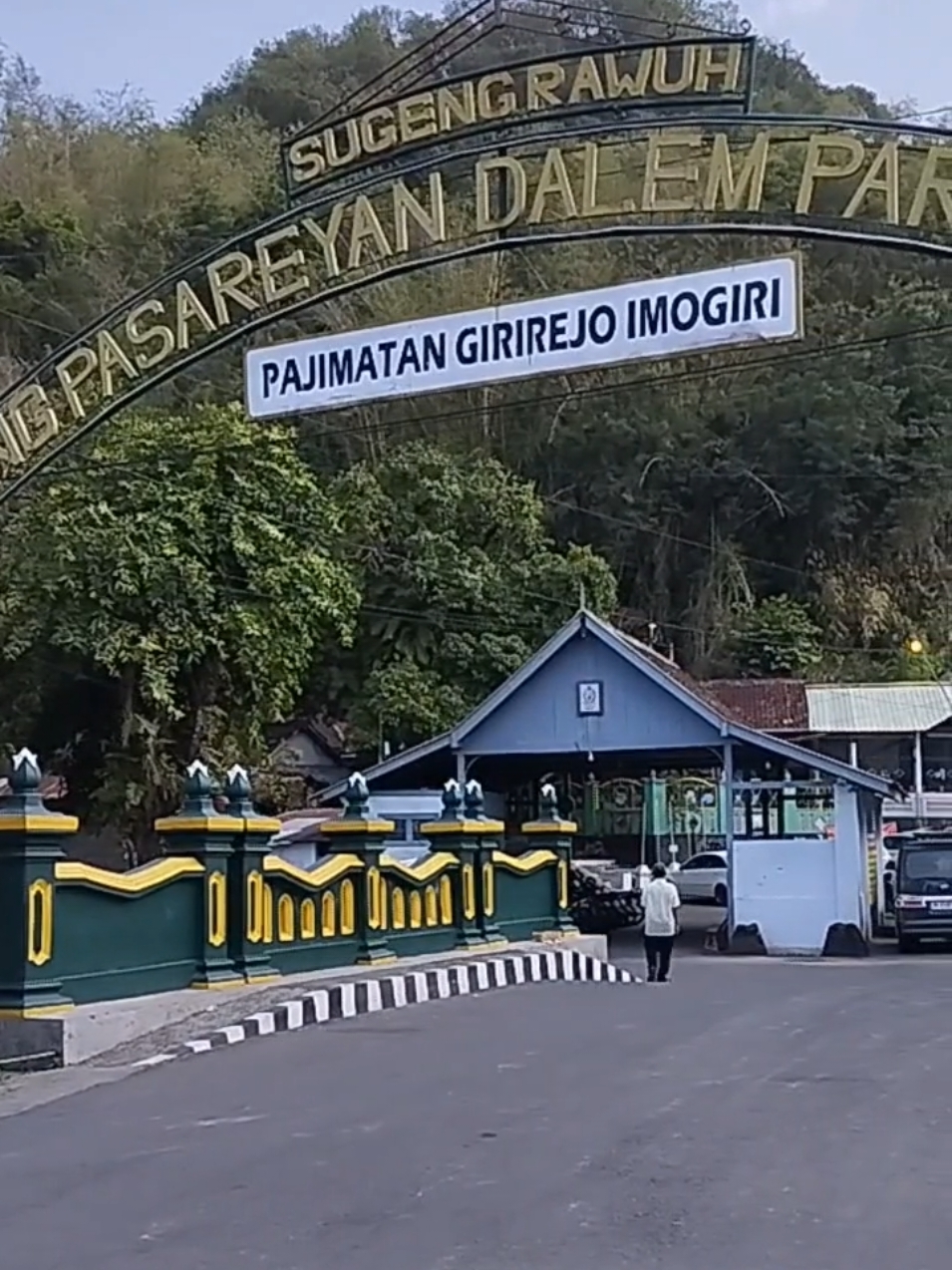 Ziarah Makam Raja Raja Imogiri 🤍✨ .  #fyp#capcut #ziarah #ziarahmakam #ziarahmakamimogiri #imogiri #bantul #yogyakarta 