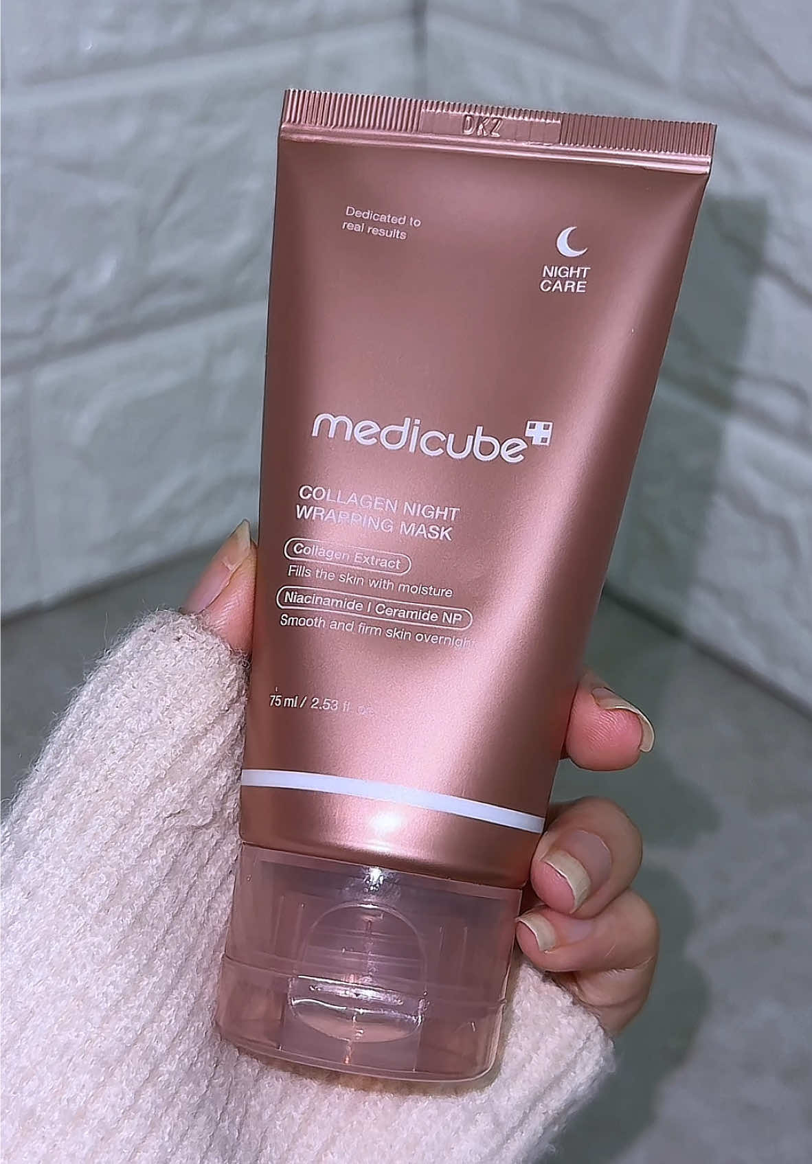 ur sign to try this viral medicube collagen mask!🤭💗⁣ ⁣@medicube Malaysia @Medicube Global  ⁣⁣ ⁣Yesstyle code ROMEE123 for cheaper ;)⁣ ⁣⁣ ⁣#collagenightwrappingmask #medicube #glassskin #glowyskin #koreanskincare #kbeauty