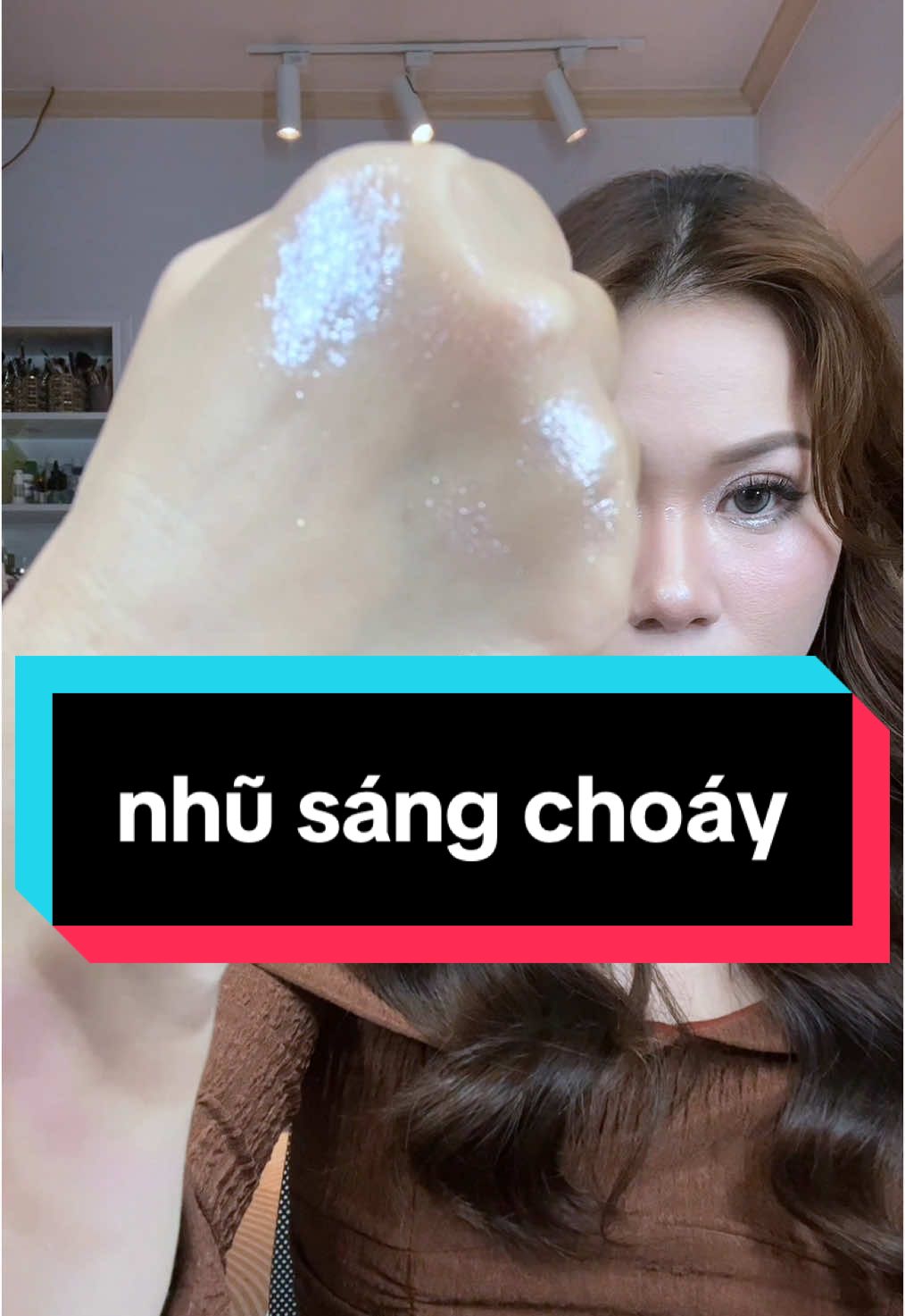 Nhũ sáng choáy luôn #dangquynhlam #reviewlamdep #nhumat #bling 