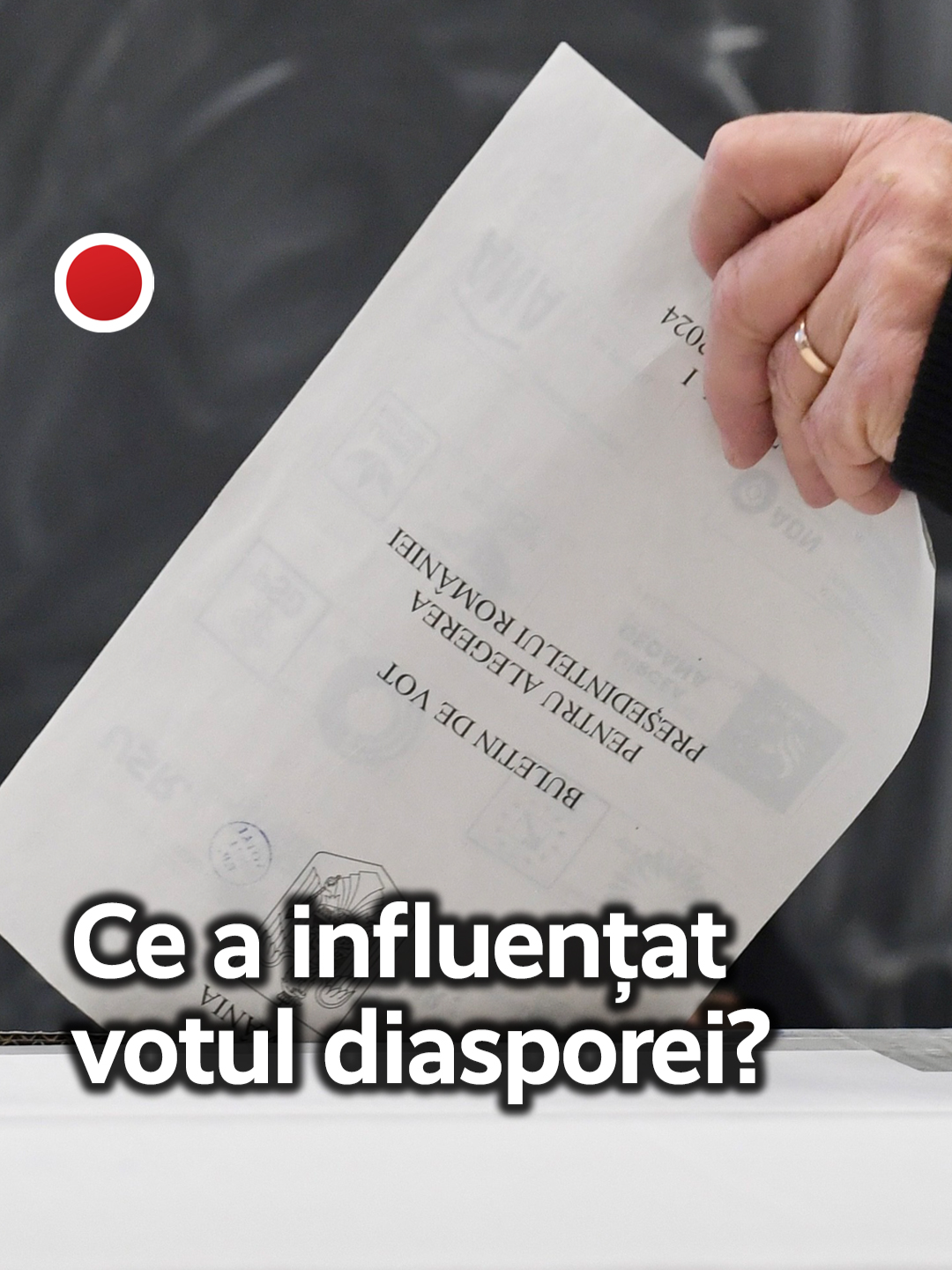 Găsești continuarea în ediția Știrile Zilei de la Recorder din 11 decembrie de pe Youtube. Cu sau fără Călin Georgescu pe viitoarele buletine de vot, nemulțumirea alegătorilor este profundă și evidentă. Ascensiunea acestui candidat e, între altele, și consecința dezamăgirii acute a unei bune părți a electoratului din străinătate. Elena Stancu și Cosmin Bumbuț documentează din 2019 încoace evoluția comunităților de români din străinătate. Jurnalistul Recorder Raul Bambu a întrebat-o pe Elena Stancu ce s-a schimbat în ultimii ani? #recorderromania #stiriromania #romania #fyp #recorder #diaspora