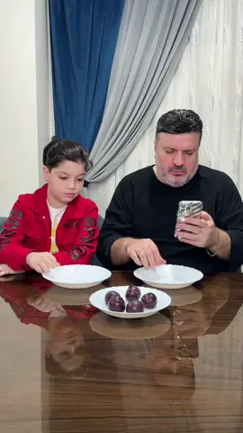 فكر رح ارجع اعطيه ياها 😂 #ابو_رعد_وابوه #ابو_رعد #عائلة_ابو_رعد 