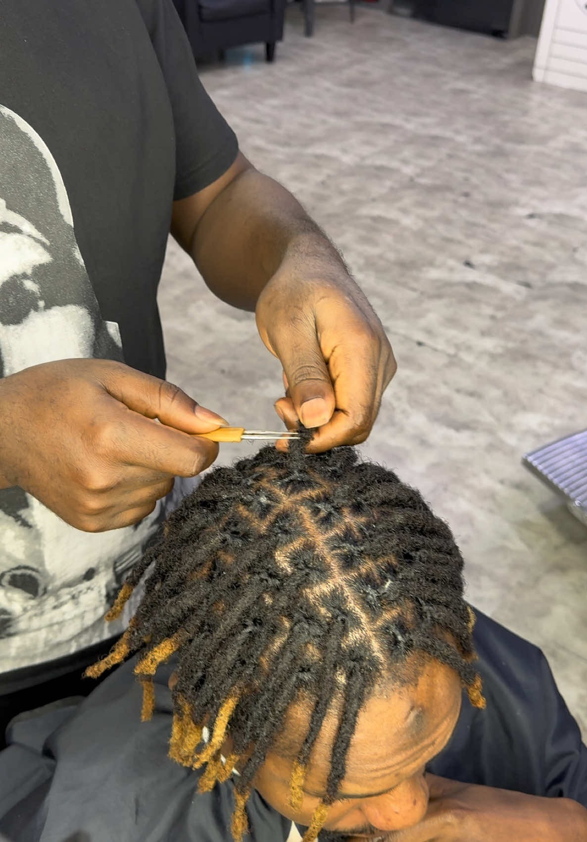 Come for your dreadlocks installment @Bra Ismail📿🇺🇸🇨🇦🔐 #dreadlocks #extensions #yourfavoritebarber #uae🇦🇪 #nigeriatiktok🇳🇬🇳🇬🇳🇬 #camerountiktok🇨🇲237🥰 #usa🇺🇸tiktok #viral #fadehaircut #trending #naturalhair #twistbraid 