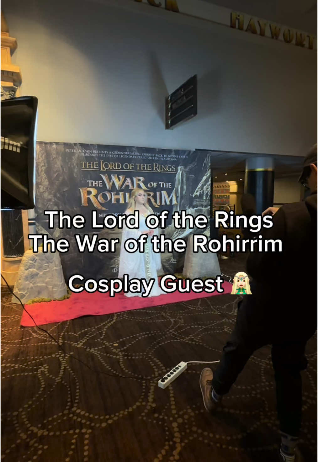 Catch me at the lotr early screening event 💃 🧝🏻‍♀️ #cosplay #lotr #lordoftherings #lotrcosplay #lotrtok #lordoftheringstiktok @Warner Bros. Movies 