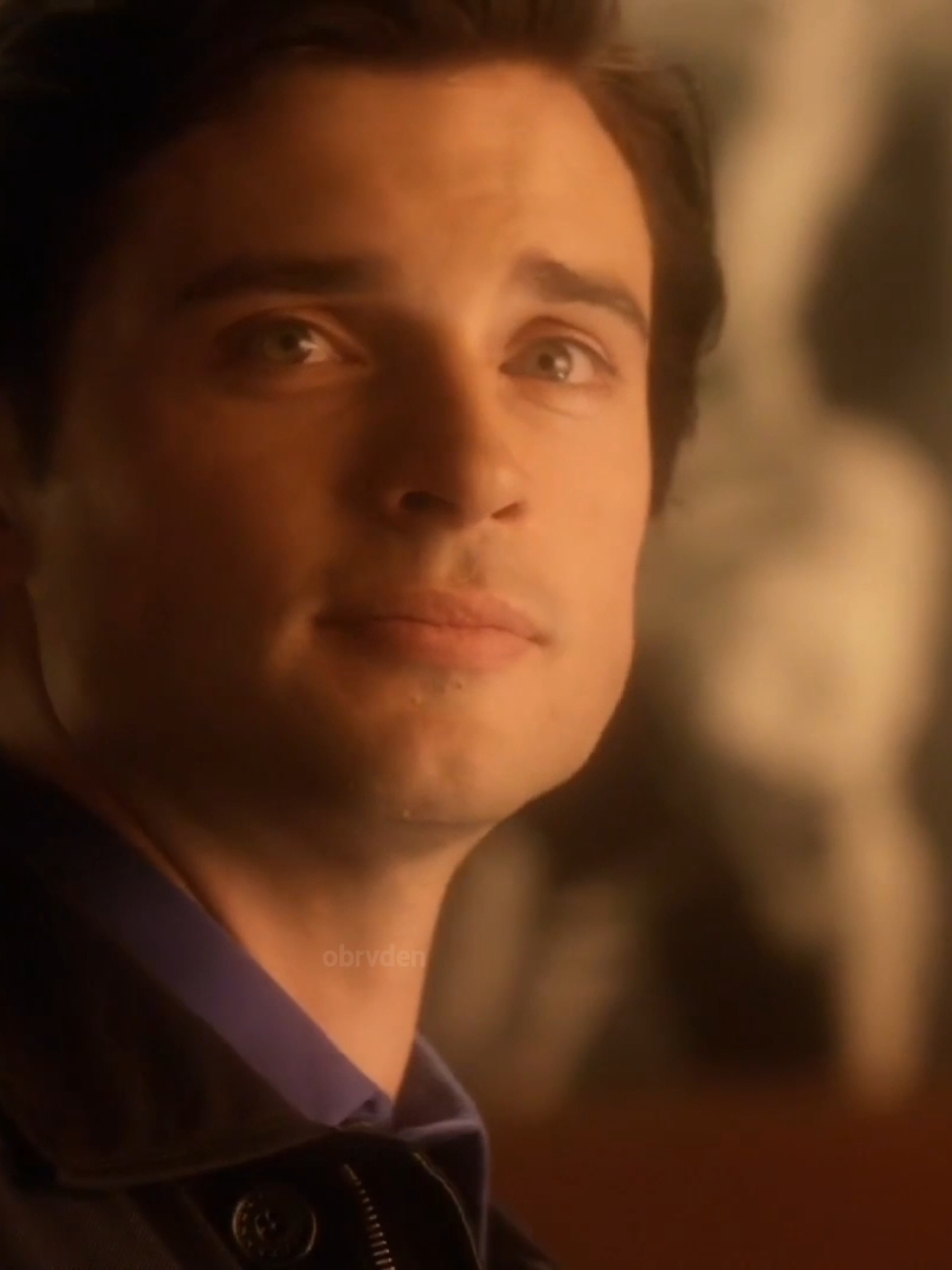hes always watching her and his eyes glowing cause he loves her so much 🥺❤️ #smallville #clarkkent #clois #smallvilleedit #illbewatchingyou #tomwelling #loislane #cloisedit #fyp #goviral 